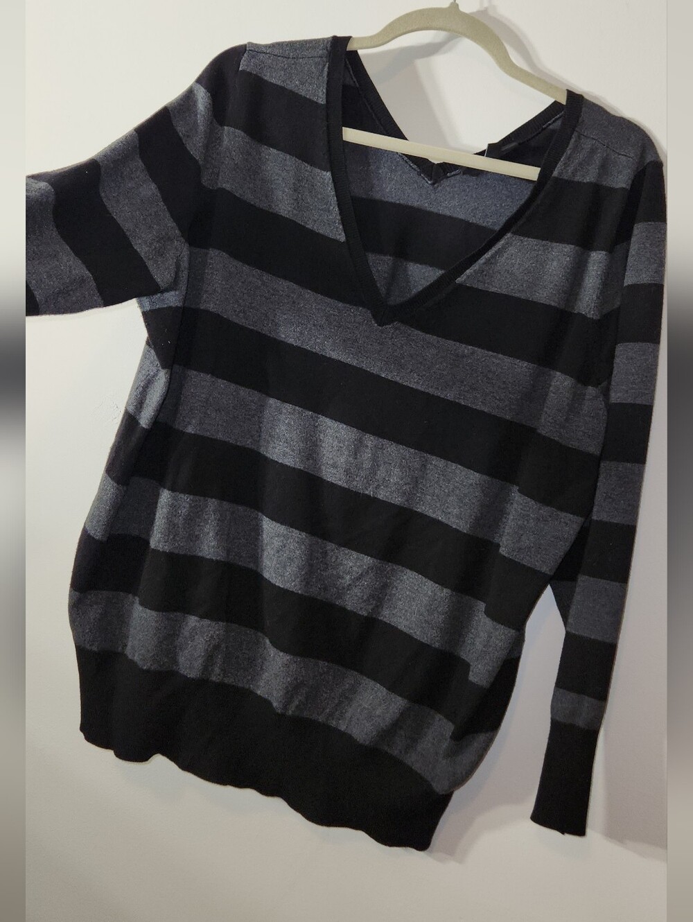 🩶🖤Striped V-Neck Sweater in Black and Gray 🩶🖤Lane Bryant 18/20